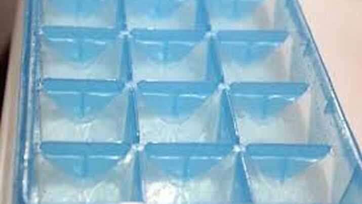 Plastic mold freezing liquid