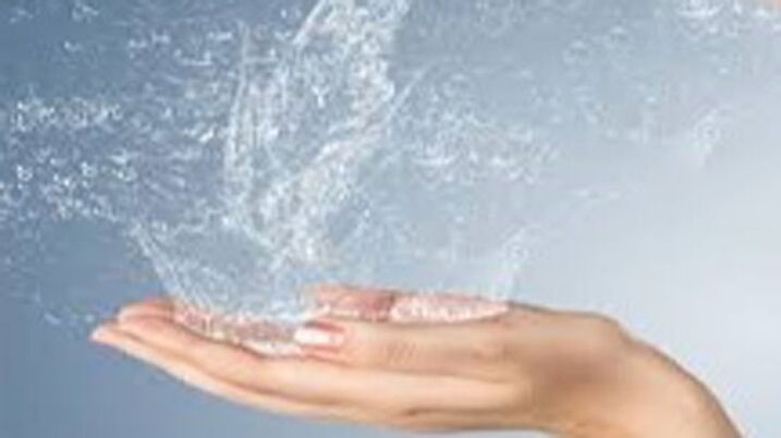 Spray from hand fixed underwater